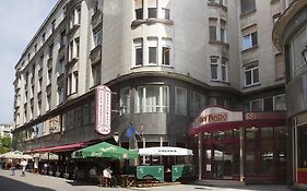 City Hotel Pilvax